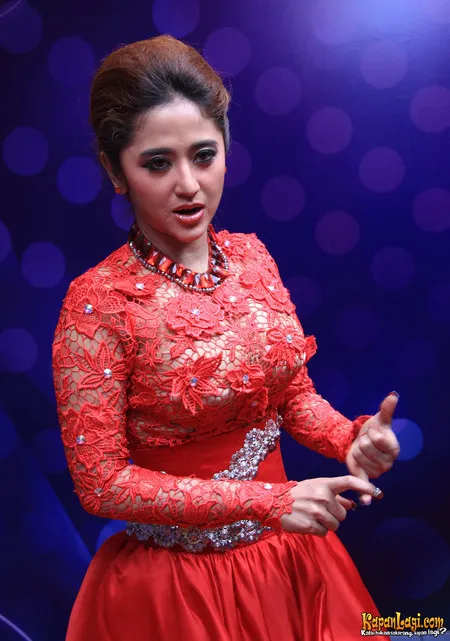 Foto Dewi Perssik