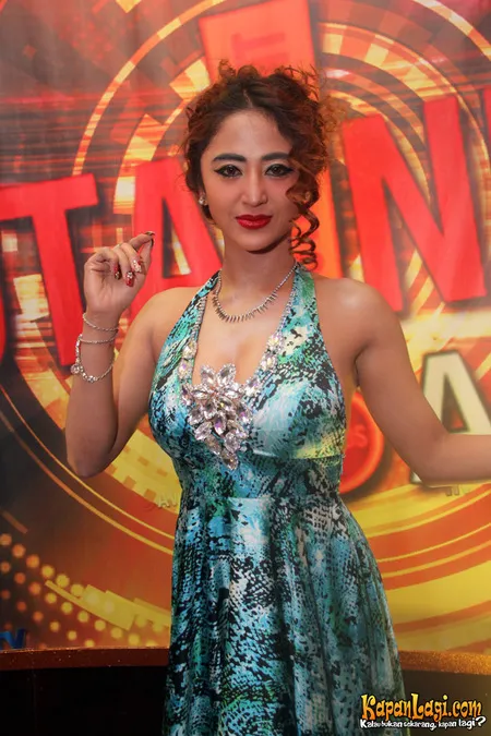Foto Dewi Perssik