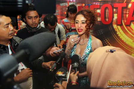 Foto Dewi Perssik