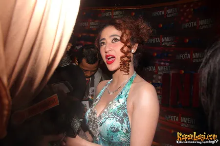 Foto Dewi Perssik