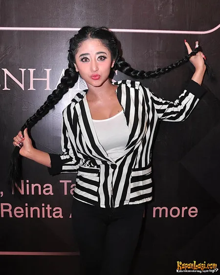 Foto Dewi Perssik