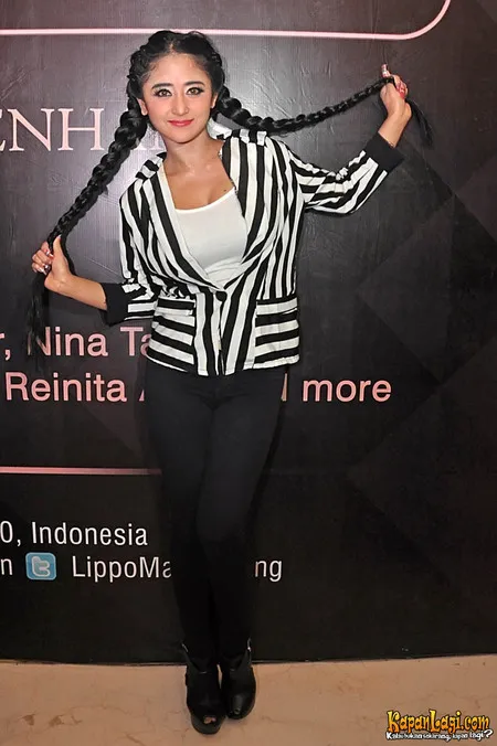 Foto Dewi Perssik