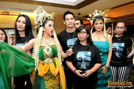 Foto Dewi Perssik