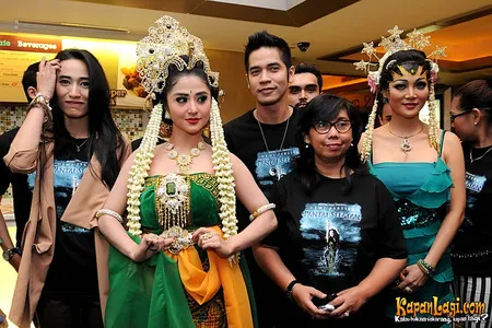 Foto Dewi Perssik