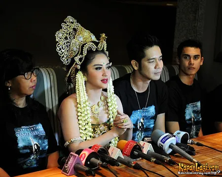 Foto Dewi Perssik