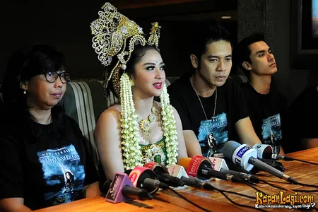 Foto Dewi Perssik