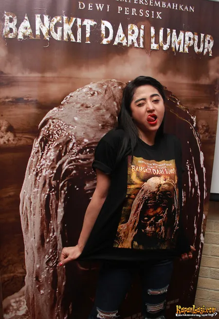 Foto Dewi Perssik
