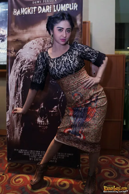 Foto Dewi Perssik
