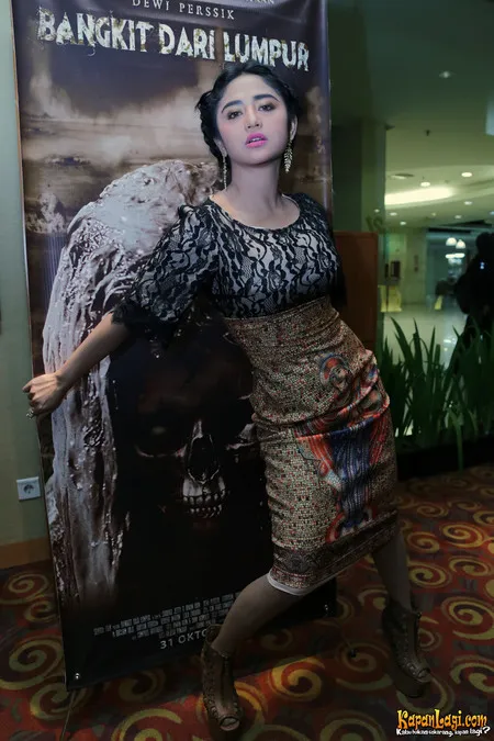 Foto Dewi Perssik