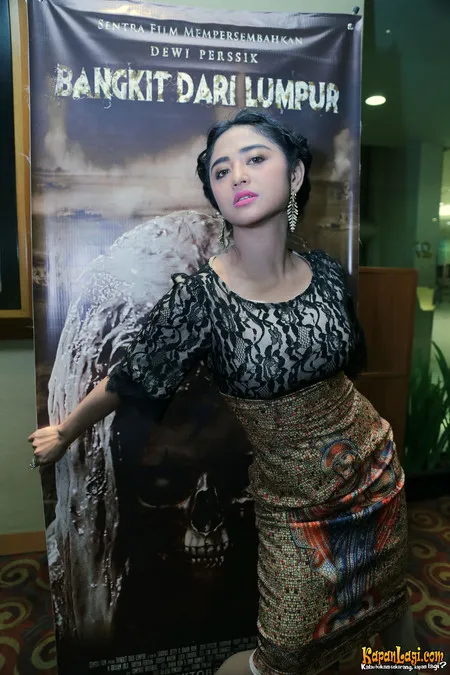 Foto Dewi Perssik
