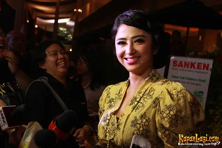 Foto Dewi Perssik