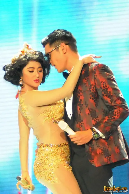 Foto Dewi Perssik