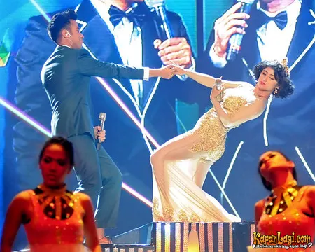 Foto Dewi Perssik