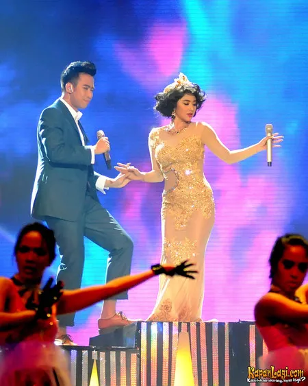 Foto Dewi Perssik