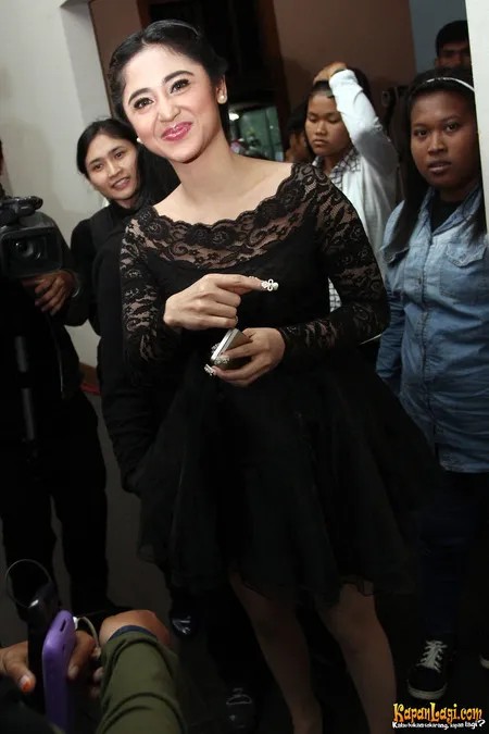 Foto Dewi Perssik