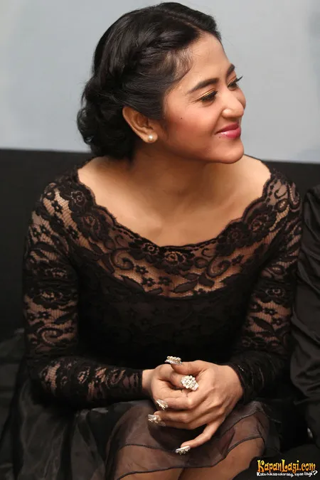 Foto Dewi Perssik