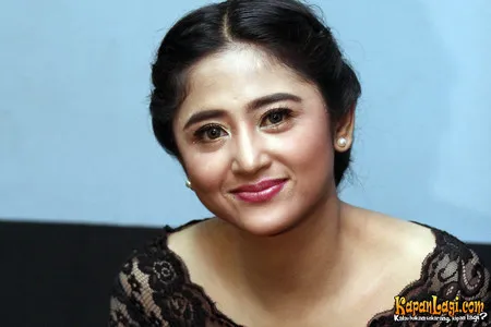 Foto Dewi Perssik