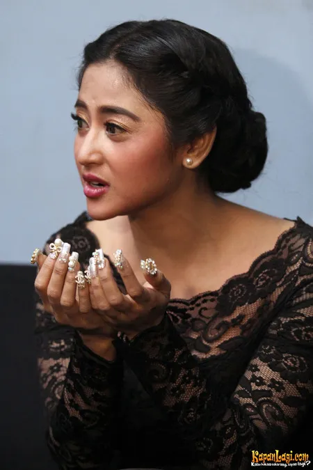 Foto Dewi Perssik