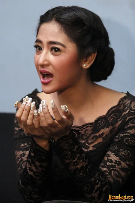 Foto Dewi Perssik