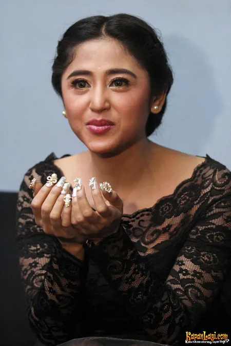 Foto Dewi Perssik