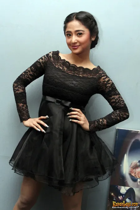 Foto Dewi Perssik