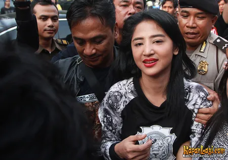 Foto Dewi Perssik