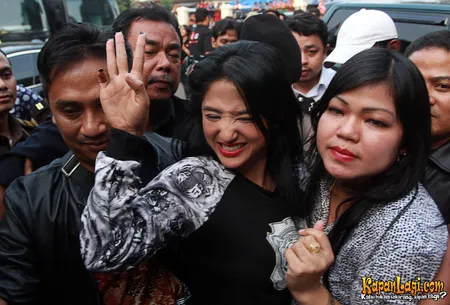 Foto Dewi Perssik