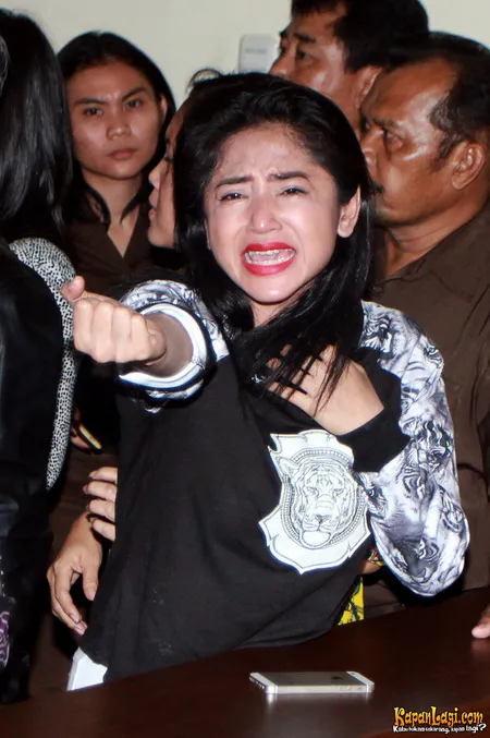 Foto Dewi Perssik