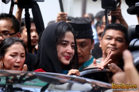Foto Dewi Perssik