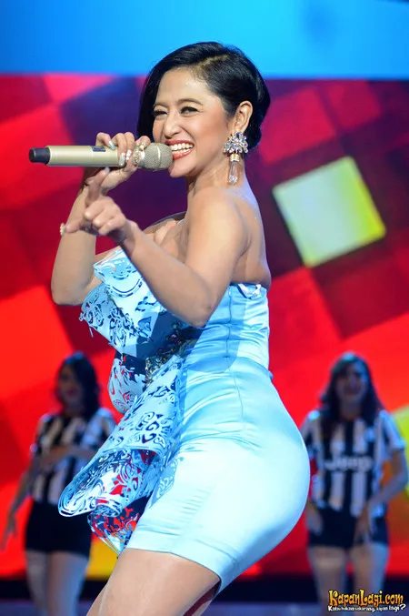 Foto Dewi Perssik