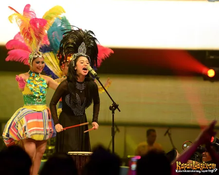 Foto Dewi Perssik