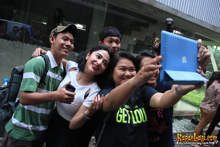 Foto Dewi Perssik