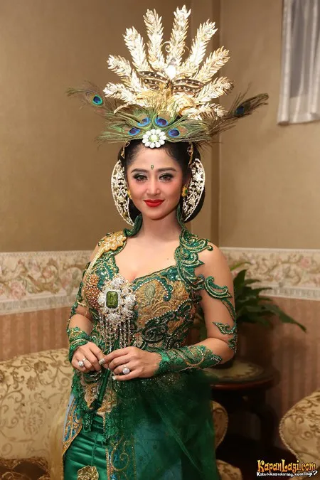 Foto Dewi Perssik