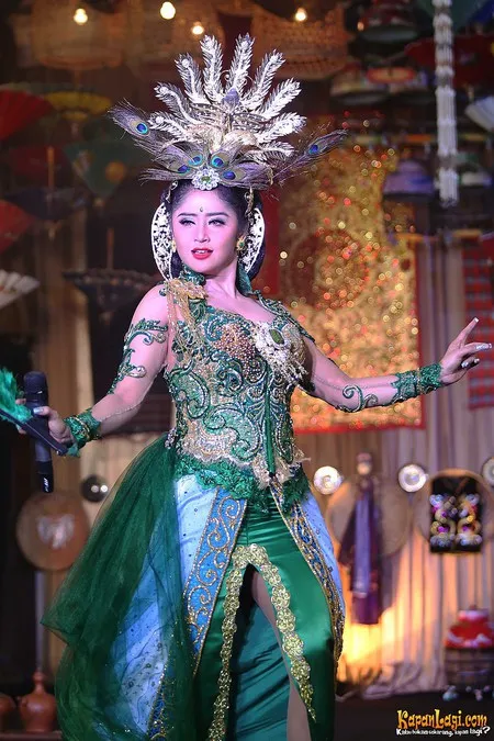 Foto Dewi Perssik