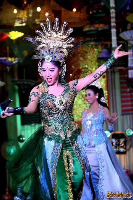 Foto Dewi Perssik