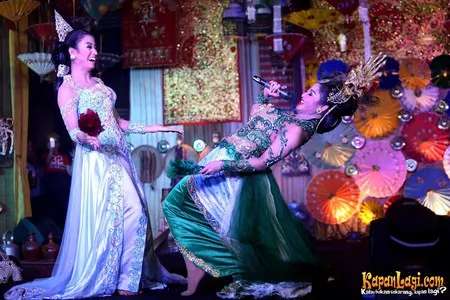 Foto Dewi Perssik