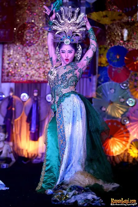 Foto Dewi Perssik