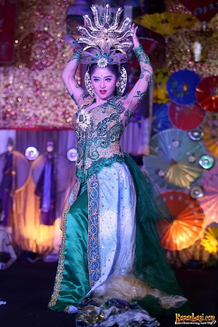 Foto Dewi Perssik