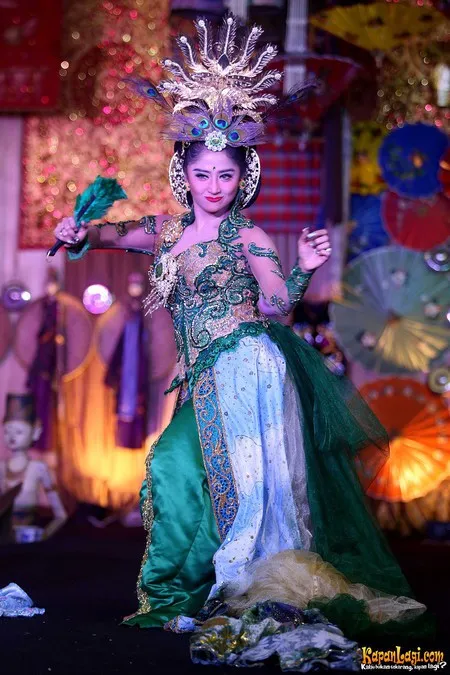 Foto Dewi Perssik