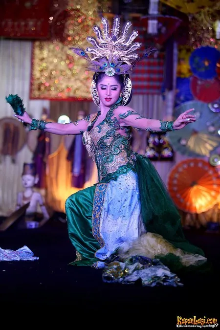 Foto Dewi Perssik