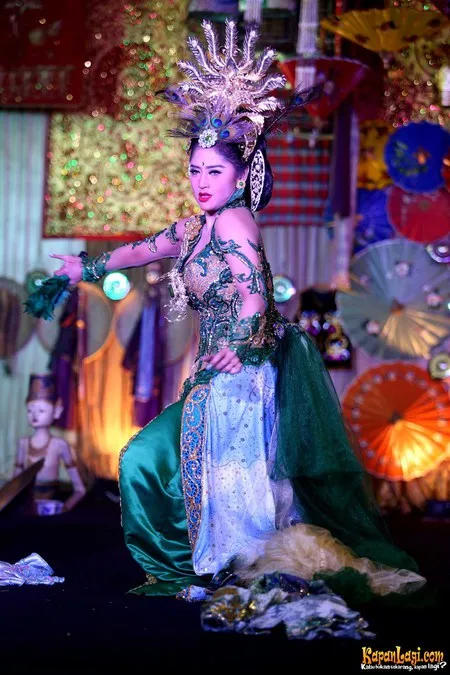 Foto Dewi Perssik