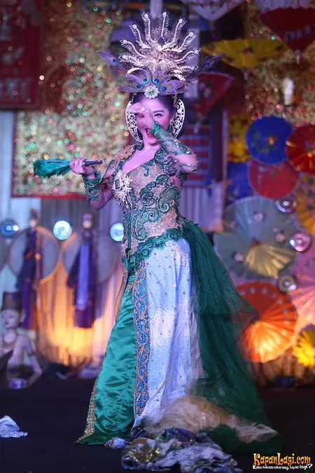 Foto Dewi Perssik