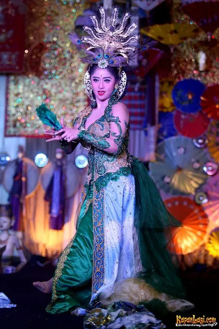 Foto Dewi Perssik