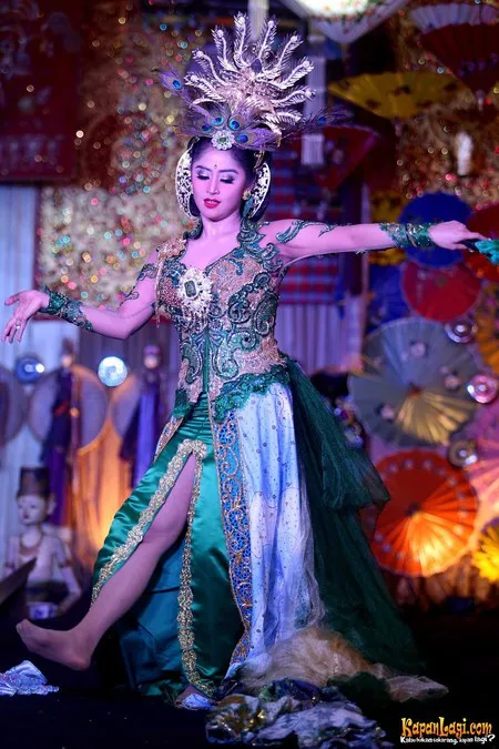 Foto Dewi Perssik