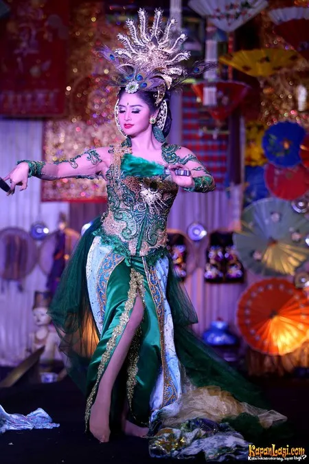 Foto Dewi Perssik