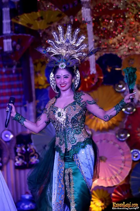 Foto Dewi Perssik