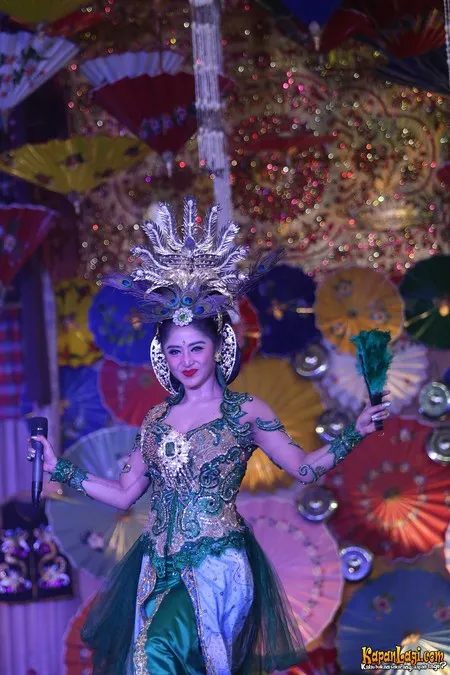 Foto Dewi Perssik