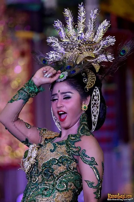 Foto Dewi Perssik