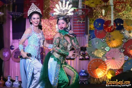 Foto Dewi Perssik