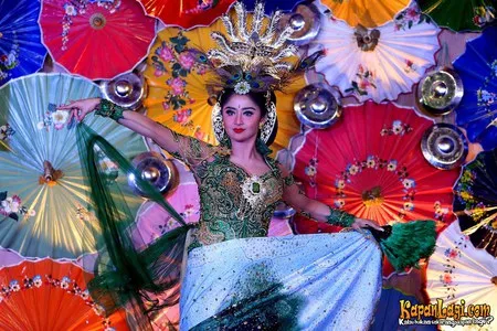 Foto Dewi Perssik